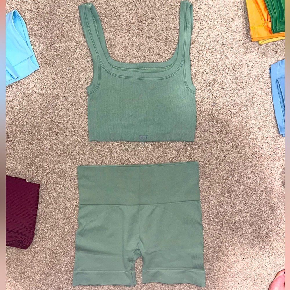 Set Active Sculptflex Bike Shorts and Box Cut Bra in Matcha
